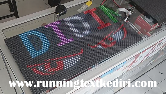 <p><strong>Apa itu Running Text ? </strong>Running Text adalah perangkat elektronik berbentuk papan digital yang menampilkan pesan dalam bentuk tks berjalan yang terdiri dari lampu led. Teks ini bisa berupa informasi, iklan, pengumuman, atau bahkan hiburan yang tampil secara dinamis. Teknologi ini sangat efektif untuk untuk menjangkau perhatianpublik karena tampilannya yang cerah, bergerak, dapat di atur sesuai keinginan.</p>